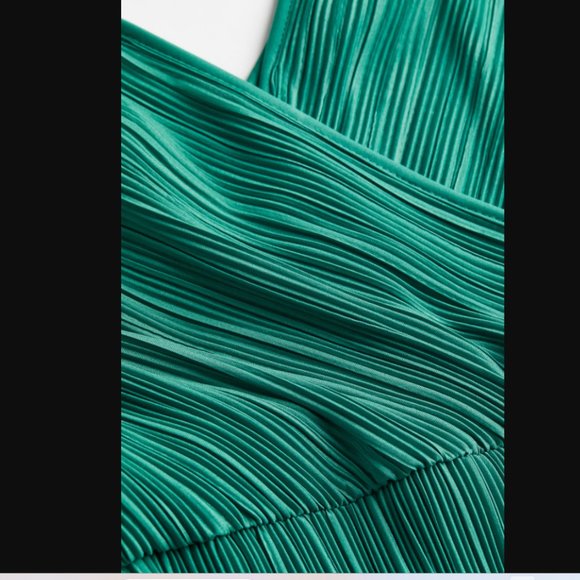 NWT - H&M - Green Pleated Wrapover Dress - Sizes XS and Small - Picture 2 of 8